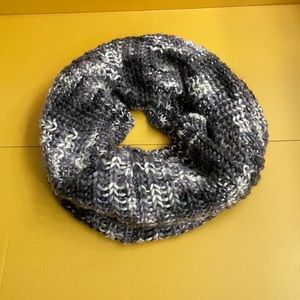 Vans gray black chunky scarf limited